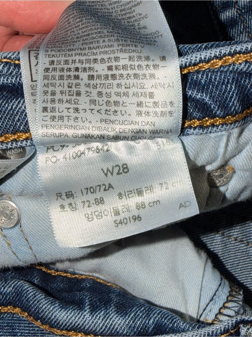 Levi’s High-Waisted Denim Shorts size 28 ✨